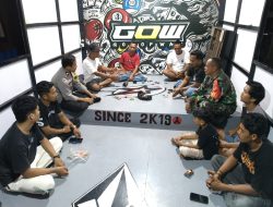 Bhabinkamtibmas Bersama Babinsa Sambangi Pemuda, Wujudkan Keamanan Lingkungan