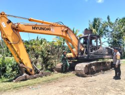 Kebakaran Alat Berat Jenis Excavator di Desa Arasoe, Polsek Cina Datangi TKP