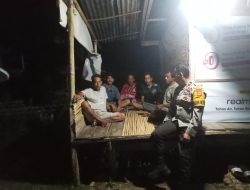 Bhabinkamtibmas Polsek Awangpone Laksanakan Pembinaan Satkamling di Dusun Kajuara Desa Kajuara