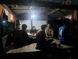 Dorong Partisipasi Warga dalam Menjaga Keamanan Lingkungan, Bhabinkamtibmas Polsek Ajangale Lakukan Pembinaan Satkamling di Pompanua