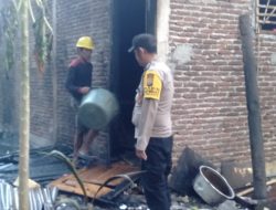 Dapat Aduan dari Warga, Bhabinkamtibmas Bripka Sultan Langsung ke TKP Kebakaran di Desa Maduri