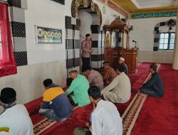 Kanit Bhabinkamtibmas Sat Binmas Polres Bone Sampaikan Pesan Kamtibmas di Masjid Samanhudi