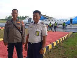 Polsek Awangpone Pemantauan Keberangkatan Penumpang Pesawat di Bandara Arung Palakka Bone