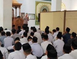 Kaur Bin Ops Sat Binmas Polres Bone Sampaikan Pesan Kamtibmas di Ponpes Al-Ikhlas Ujung