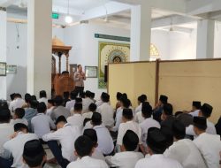 Kaur Bin Ops Sat Binmas Polres Bone Sampaikan Pesan Kamtibmas di Ponpes Al-Ikhlas Ujung, Dua Boccoe