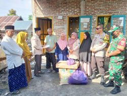 Bentuk Kepedulian, Bhabinkamtibmas Hadir Dukung Penyaluran Bantuan Baznas untuk Korban Kebakaran