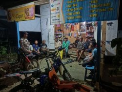 ‎Berikan Rasa Aman Kepada Warga, Bhabinkamtibmas Desa Melle Sambangi Warga di Malam Hari