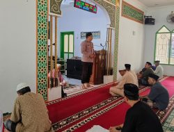 Kanit Bhabinkamtibmas Sat Binmas Polres Bone Sampaikan Pesan Kamtibmas di Masjid Nurul Hidayah