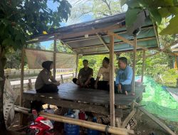 Cegah Aksi Kejahatan, Ibu Bhabin ini Lakukan Sambang Desa dan Berikan Imbauan Kepada Warga