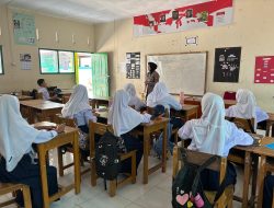 Bhabinkamtibmas Polsek Barebbo Sampaikan Himbauan ke Siswa MTS Al-Hidayah Bakke