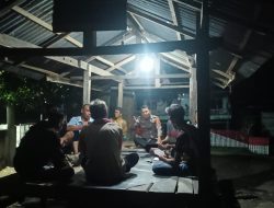 Sambang Desa Binaan, Bripka Saharuddin Bangun Komunikasi Bersama Warga   