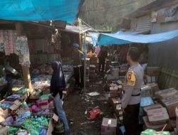 Berikan Rasa Aman, Personel Polsek Tellu Limpoe Lakukan Patroli Pasar 
