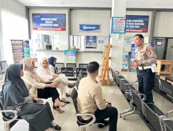 Polantas Menyapa, Polantas Bone Beri Tips Aman Berkendara kepada Pemohon SIM