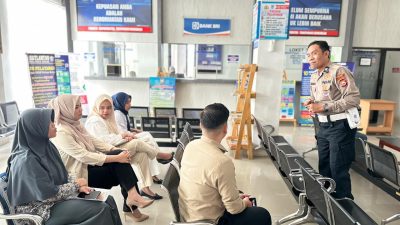 Polantas Menyapa, Polantas Bone Beri Tips Aman Berkendara kepada Pemohon SIM