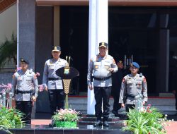 Polda Sulsel Gelar Tradisi Penyambutan Kapolda Baru dan Pelepasan Irjen Pol. Drs. Rusdi Hartono di Mako Polda Sulsel