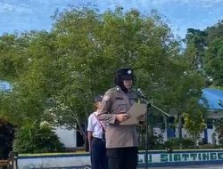 Polwan ini Hadiri Upacara Pengibaran Bendera di SMP Negeri 2 Tellu Siattinge, Ini yang Ditekannkan