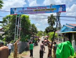 Dukung Program Desa Bersinar, Bhabinkamtibmas Hadiri Pemasangan Baliho Bersih Narkoba