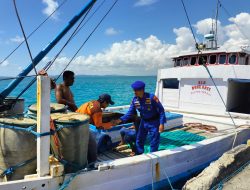 Satpolairud Polres Bone Sambangi Nahkoda dan ABK, Ini Himbauan yang Disampaikan