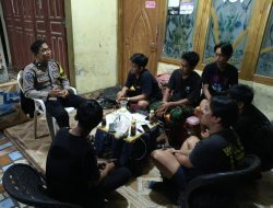 Bangun Sinergi, Bhabinkamtibmas Sambang Pemuda dan Satkamling di Tanete Riattang Timur
