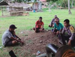 Personel Polsek Libureng Polres Bone Sambangi Peternak Sapi, Sampaikan Imbauan Kamtibmas