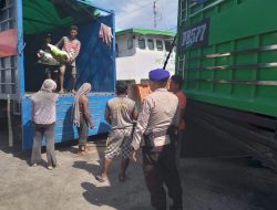 Lakukan Pengawasan dan Pemeriksaan Muatan Kapal Barang, Satpolairud Polres Bone Sampaikan Himbauan Ini
