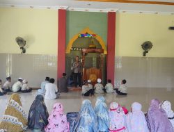 IPDA Agus Salim Sampaikan Pesan Kamtibmas Kepada Jamaah Masjid Ummu Qulsum