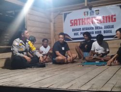 ‎Pastikan Kamtibmas yang Kondusif, Bhabinkamtibmas Bripka Sultan Himbau Warga di Pos Kamling