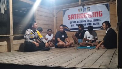 ‎Pastikan Kamtibmas yang Kondusif, Bhabinkamtibmas Bripka Sultan Himbau Warga di Pos Kamling