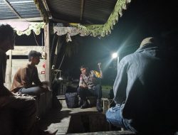  Sambang di Wilayah Binaannya, Bripka Idrus Temui Warga di Pos Kamling
