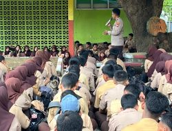 Kanit Binmas Polsek Tellu Siattinge Berikan Materi Pendidikan Karakter Kepada Pelajar di SMA Negeri 14 Bone