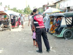 Pengamanan Arus Lalu Lintas di Pasar Tanrung, Bripka Mudiansar Pastikan Kegiatan Berjalan Lancar