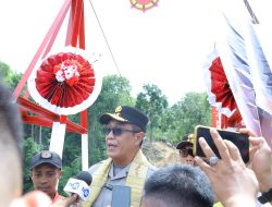 Kapolda Sulsel Resmikan Jembatan Gantung Satya Haprabu Lakellu di Desa Watu, Kabupaten Soppeng