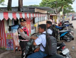 Kanit Samapta Polsek Ajangale Lakukan Penertiban dan Imbauan Tertib Lalu Lintas kepada Pelajar