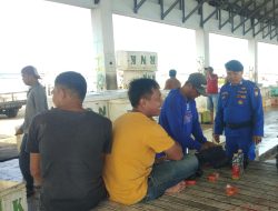 Satpolairud Polres Bone Pantau Aktivitas Nelayan di PPI Lonrae dan Selipkan Himbauan Kamtibmas