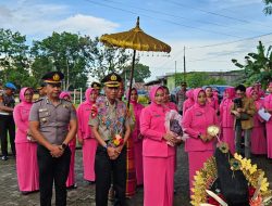 Kunjungan Kerja Kapolres Bone di Polsek Barebbo, Gelar Baksos untuk Warga Kurang Mampu 