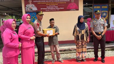Bakti Sosial Kapolres Bone Bersama Ketua Bhayangkari Cabang Bone di Wilayah Kecamatan Awangpone