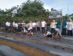 Dukung Program Asta Cita , Polsek Kajuara Polres Bone Hadiri Gerakan Tanam Cabai