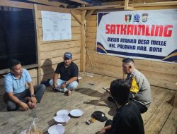 Wujudkan Kamtibmas yang Kondusif, Bhabinkamtibmas Sambangi Pos Kamling