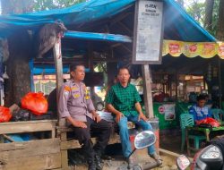 Perkuat Keamanan Lingkungan, Bhabinkamtibmas Sambangi Pos Satkamling Komunitas Ojek Cinta Damai