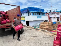 Melaluii Program Polisi Penolong, Satpolairud Polres Bone Beri Pelayanan kepada Masyarakat