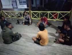Berikan Himbauan Kamtibmas, Bhabinkamtibmas Polsek Barebbo Bersama Babinsa Sambangi Remaja