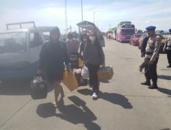 Jaga Keamanan Aktivitas Penyeberangan Jelang Akhir Tahun, Satpolairud Polres Bone Lakukan Pengamanan  