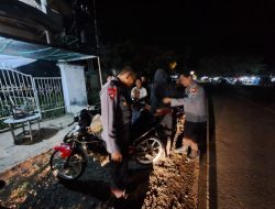 Personel Polsek Salomekko Melaksanakan Operasi Miras, Sajam dan Narkoba 