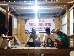 Bhabinkamtibmas Jaga Kamtibmas dengan Aktif Laksanakan Pos Kamling Bersama Warga