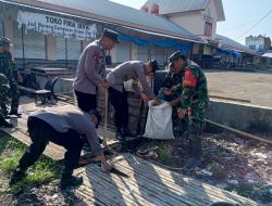 Jumat Bersih, Personel Polsek Kahu Bersama Forkopincam Gelar Kerja Bakti dan Bersihkan Pasar
