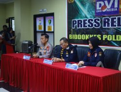 Biddokkes Polda Sulsel Serahkan Satu Jenazah Korban Laka Pesawat ATR 42-500 ke Keluarga