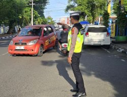 Personel Unit Lantas Polsek Tanete Riattang Tingkatkan Pelayanan Pengaturan Arus Lalu Lintas