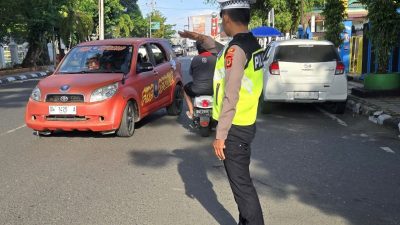 Personel Unit Lantas Polsek Tanete Riattang Tingkatkan Pelayanan Pengaturan Arus Lalu Lintas