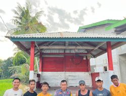 Berikan Pembinaan, Bhabinkamtibmas Polsek Cenrana Kunjungi Satkamling di Desa Lebongnge