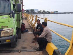 Ciptakan Rasa Aman kepada Pengguna Jasa, Polisi Berikan Pelayanan Saat Keberangkatan Kapal